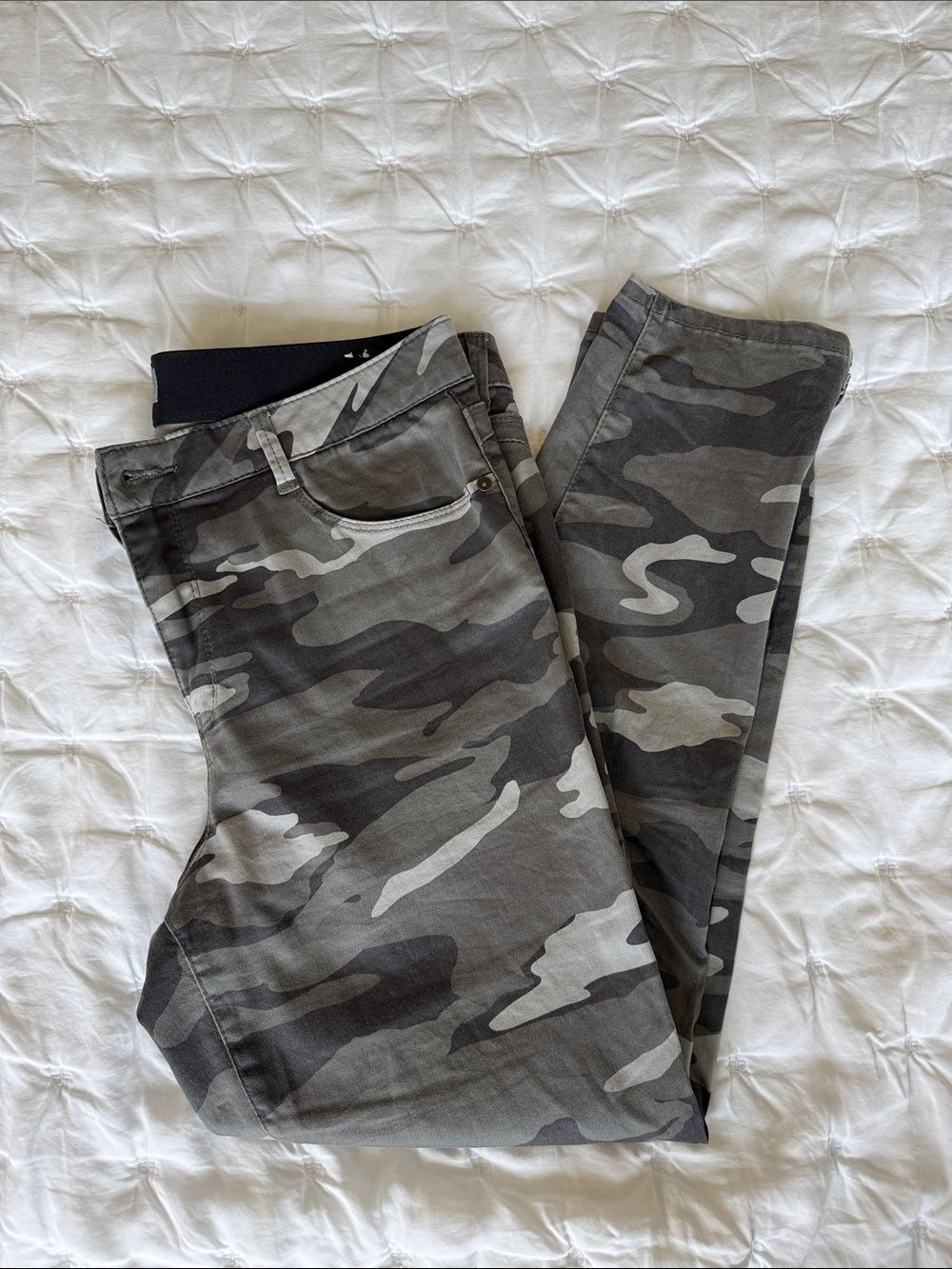 Wit & Wisdom Men's Camo Chinos in Gray & Olive